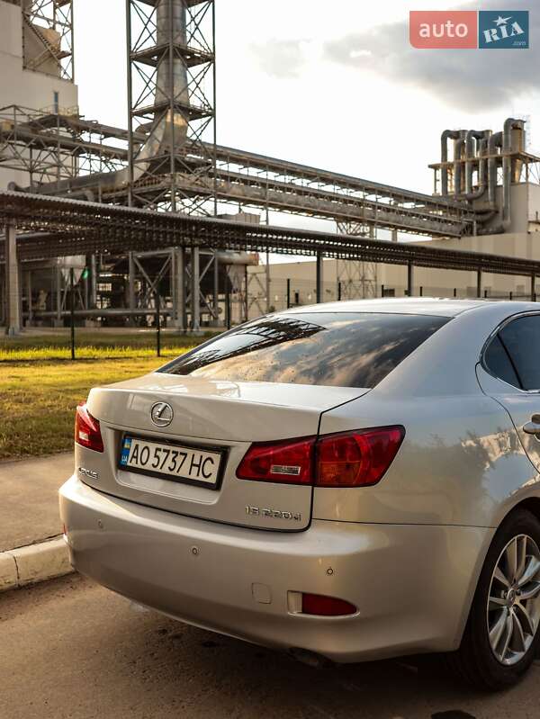 Седан Lexus IS 2005 в Коростене