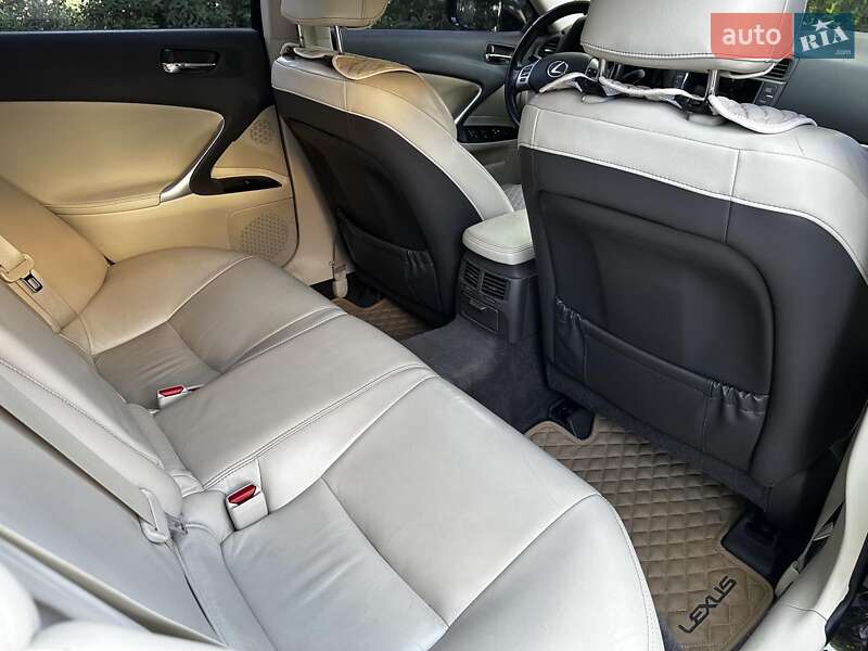 Седан Lexus IS 2011 в Киеве