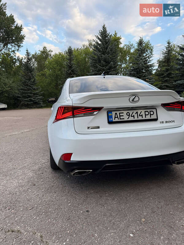 Седан Lexus IS 2017 в Чернигове