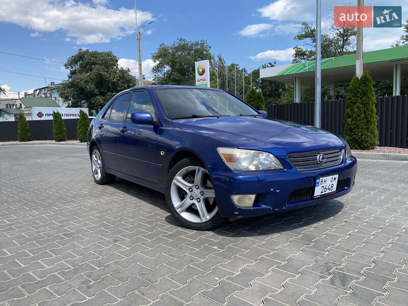 Седан Lexus IS 1999 в 