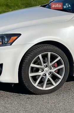Седан Lexus IS 2013 в 
