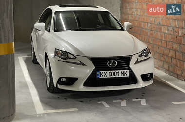 Седан Lexus IS 2015 в 