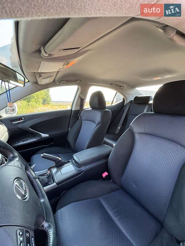 Седан Lexus IS 2008 в Умани