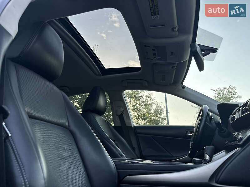 Седан Lexus IS 2014 в Кропивницком