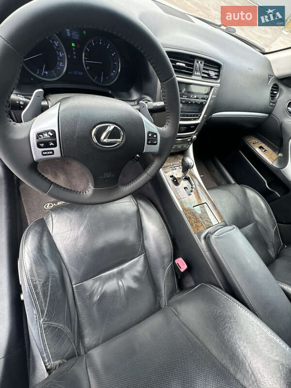Седан Lexus IS 2010 в Сваляве