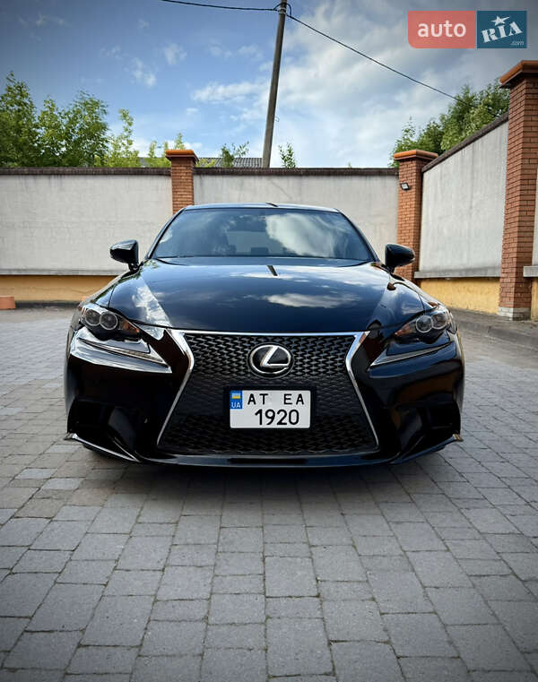 Седан Lexus IS 2015 в Ивано-Франковске