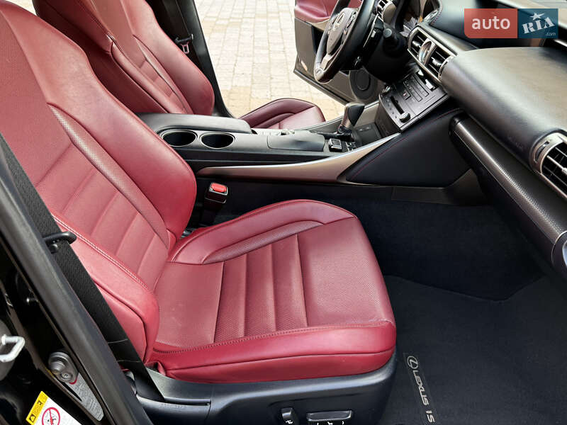 Седан Lexus IS 2015 в Ивано-Франковске