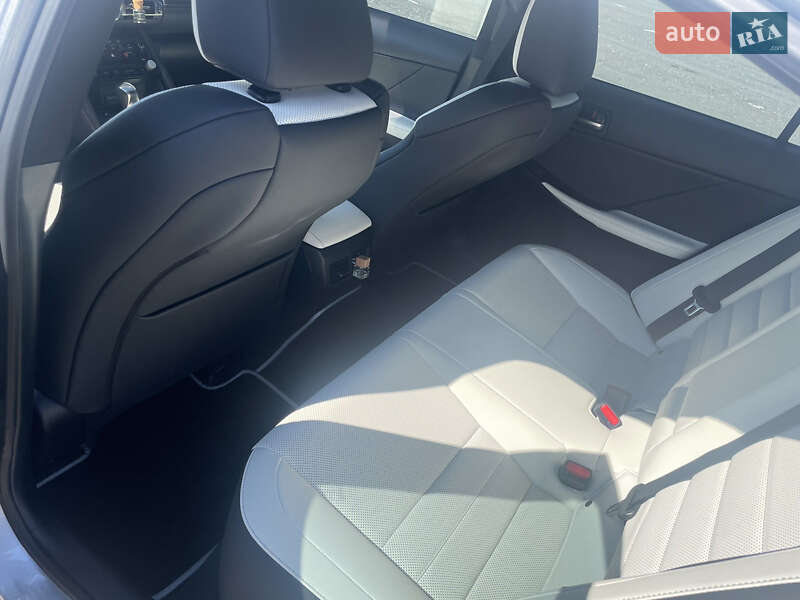 Седан Lexus IS 2022 в Киеве