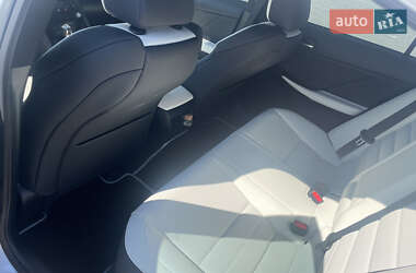 Седан Lexus IS 2022 в 