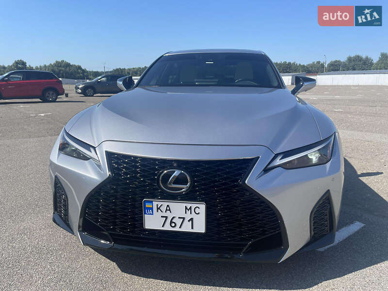 Седан Lexus IS 2022 в Киеве