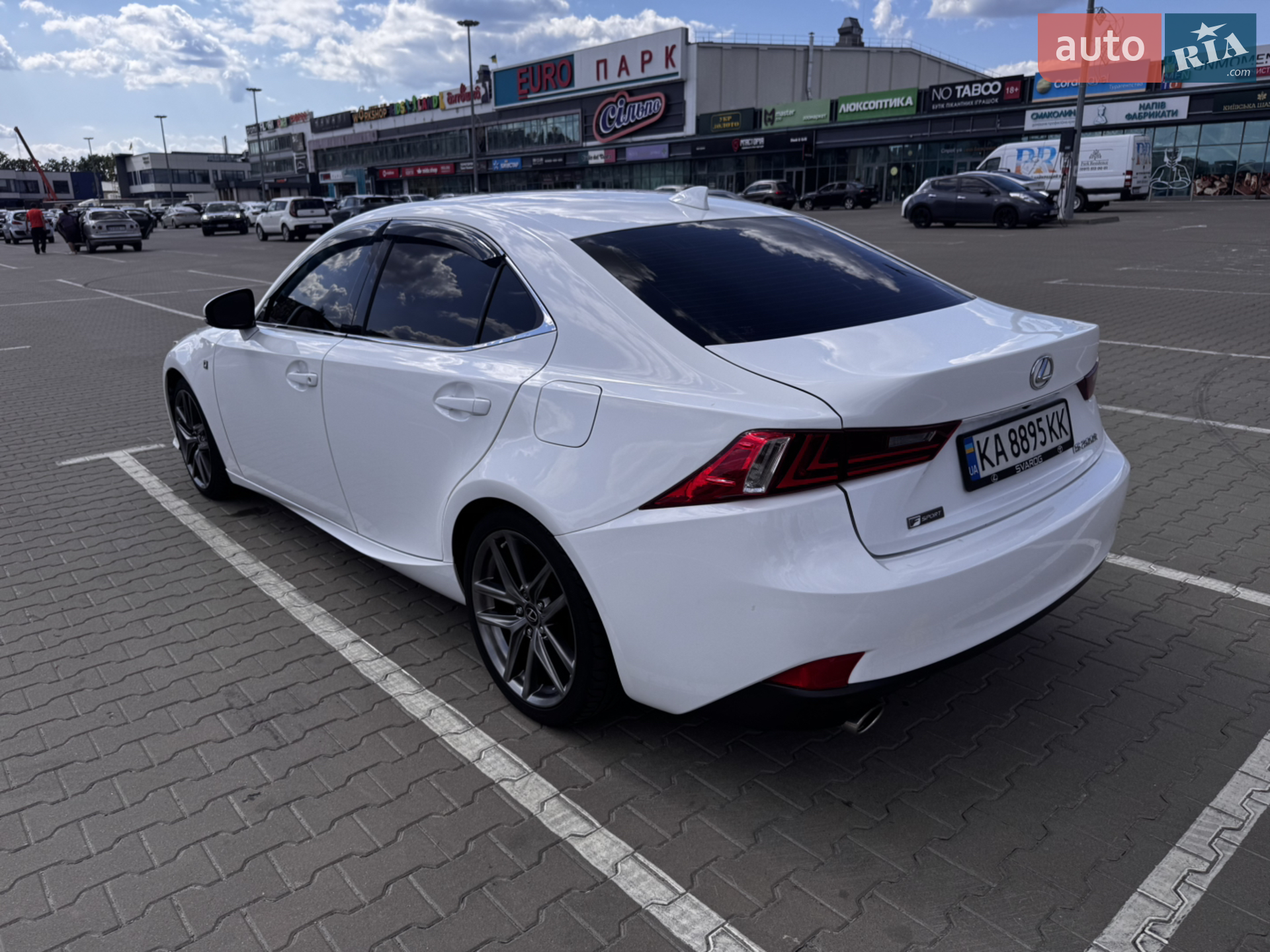 2015 Lexus IS - мініатюра 13