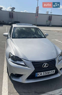 Седан Lexus IS 2015 в 