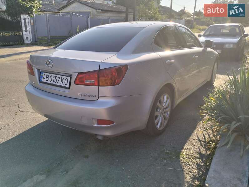 Седан Lexus IS 2007 в Тростянце