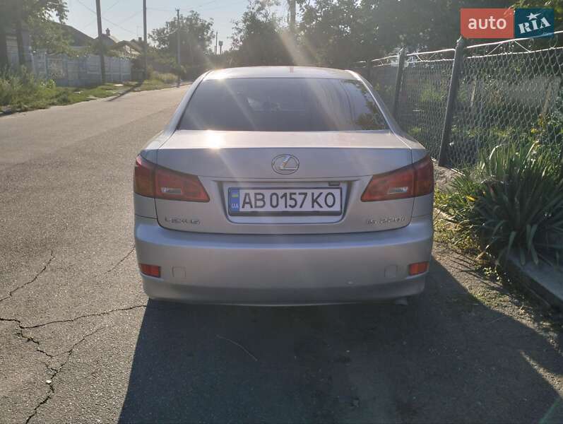 Седан Lexus IS 2007 в Тростянце