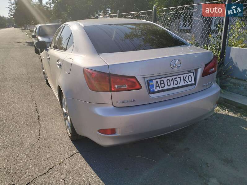 Седан Lexus IS 2007 в Тростянце