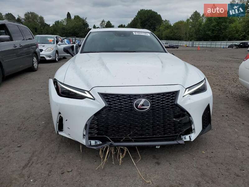 Седан Lexus IS 2024 в Львове