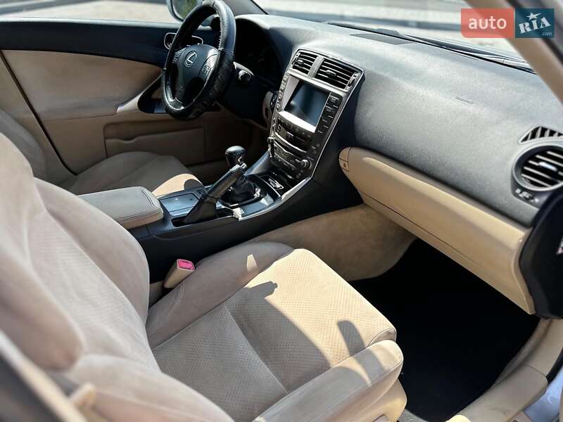 Седан Lexus IS 2006 в Виннице