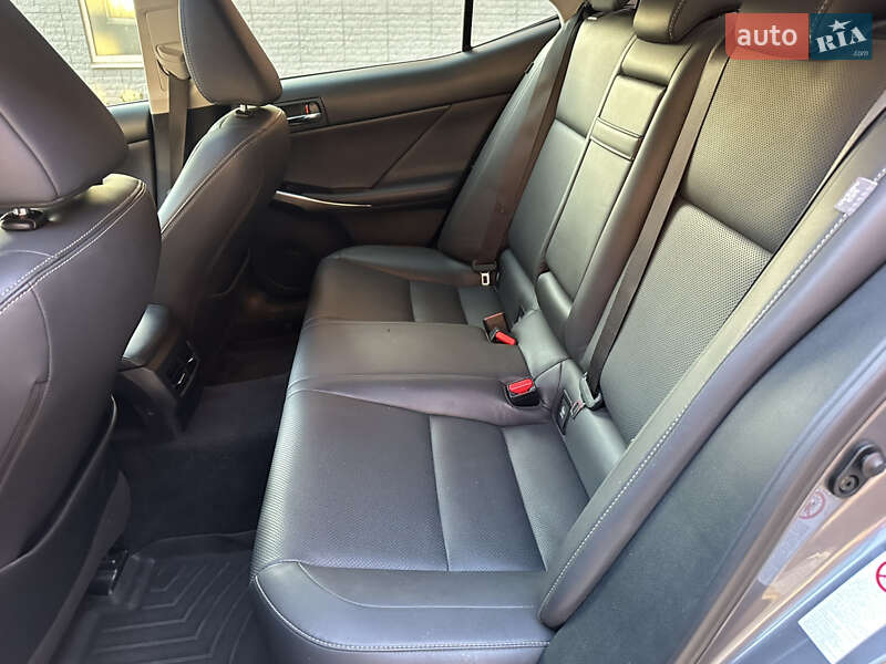 Седан Lexus IS 2014 в Киеве