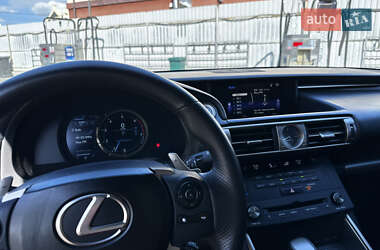 Седан Lexus IS 2015 в 