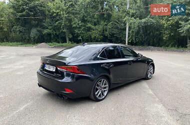 Седан Lexus IS 2018 в 
