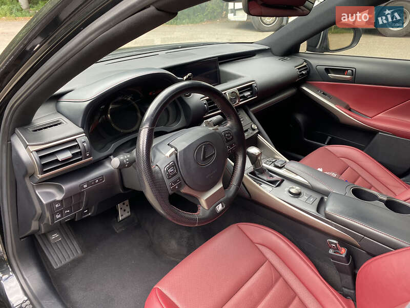 Седан Lexus IS 2018 в Киеве