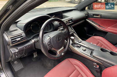 Седан Lexus IS 2018 в 