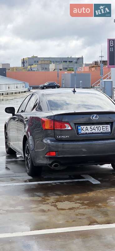 Lexus IS 2010