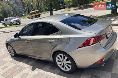 Седан Lexus IS 2015 в 
