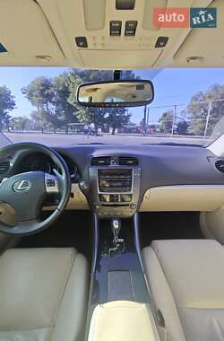 Седан Lexus IS 2012 в 