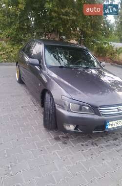 Седан Lexus IS 2000 в 