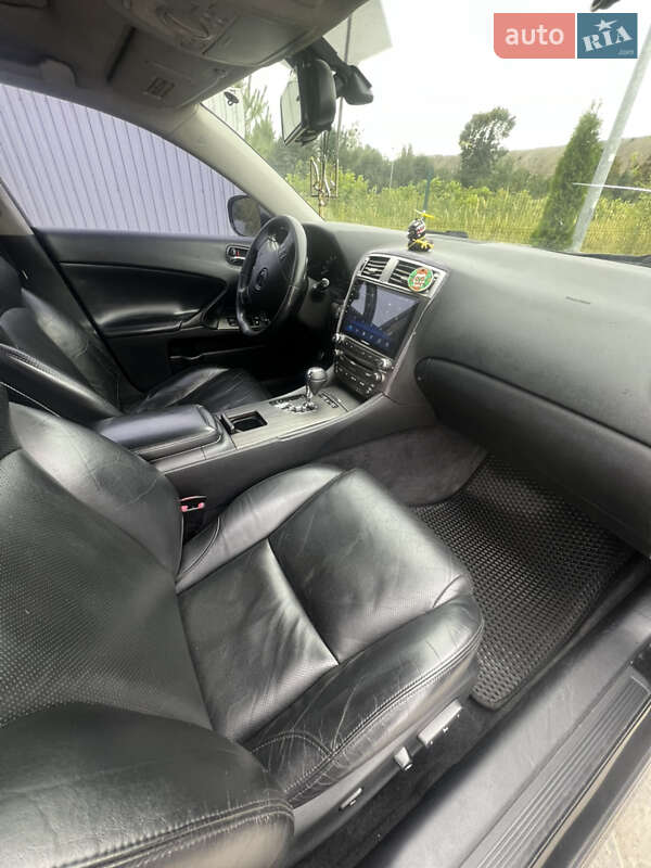 Седан Lexus IS 2005 в Клесовом