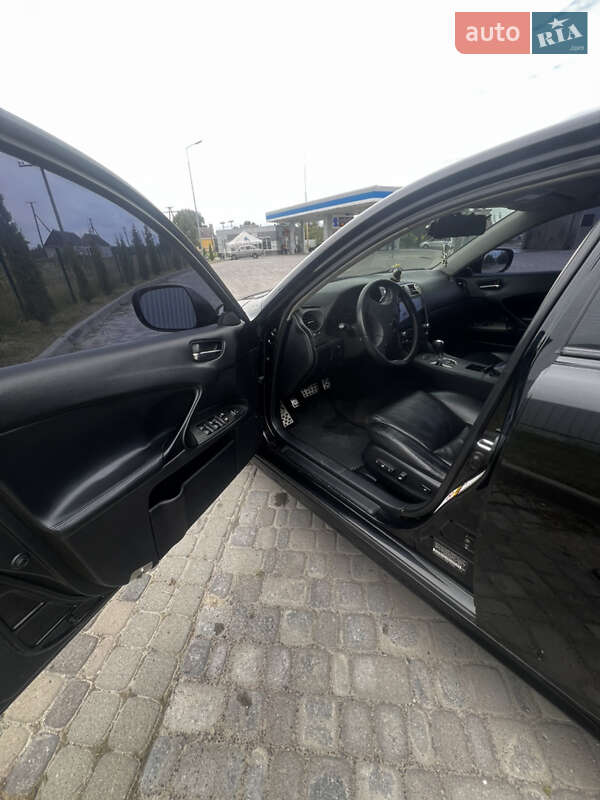 Седан Lexus IS 2005 в Клесовом