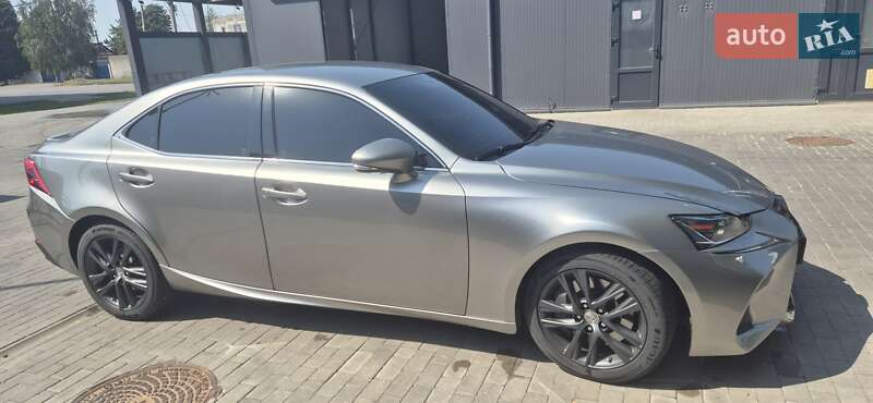 Седан Lexus IS 2017 в Миргороді