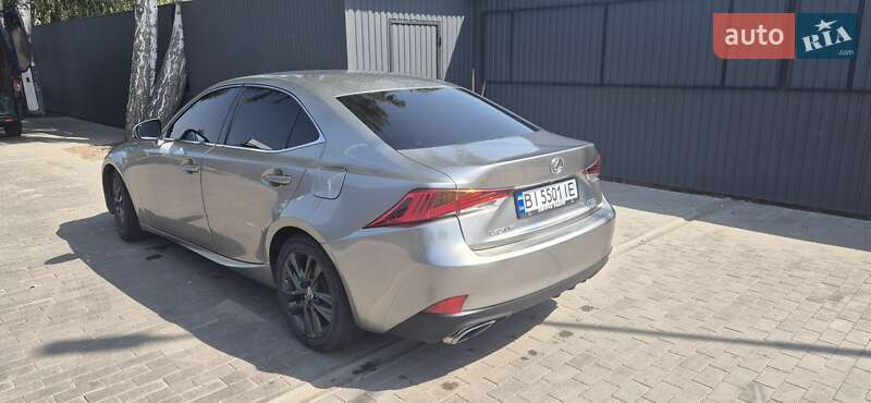 Седан Lexus IS 2017 в Миргороді