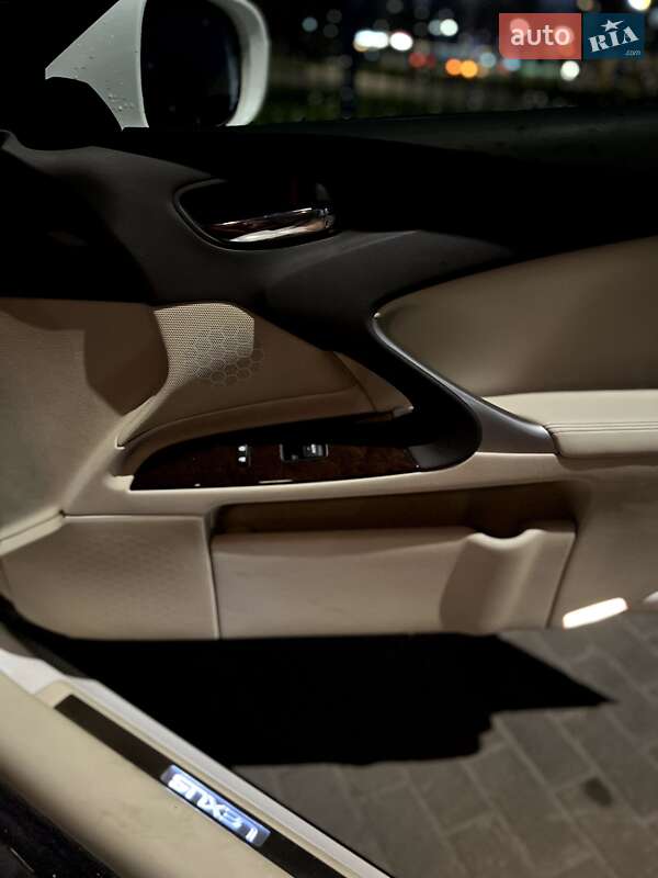 Седан Lexus IS 2010 в Львове