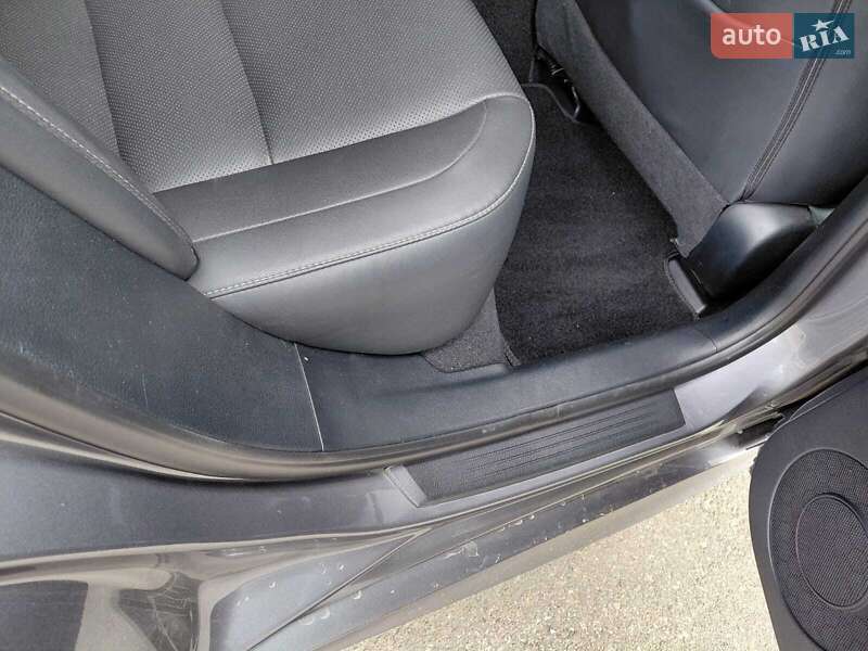 Седан Lexus IS 2014 в Буче