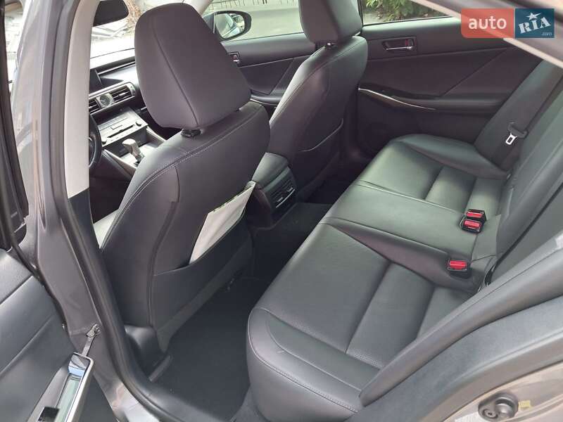 Седан Lexus IS 2014 в Буче