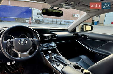 Седан Lexus IS 2014 в 