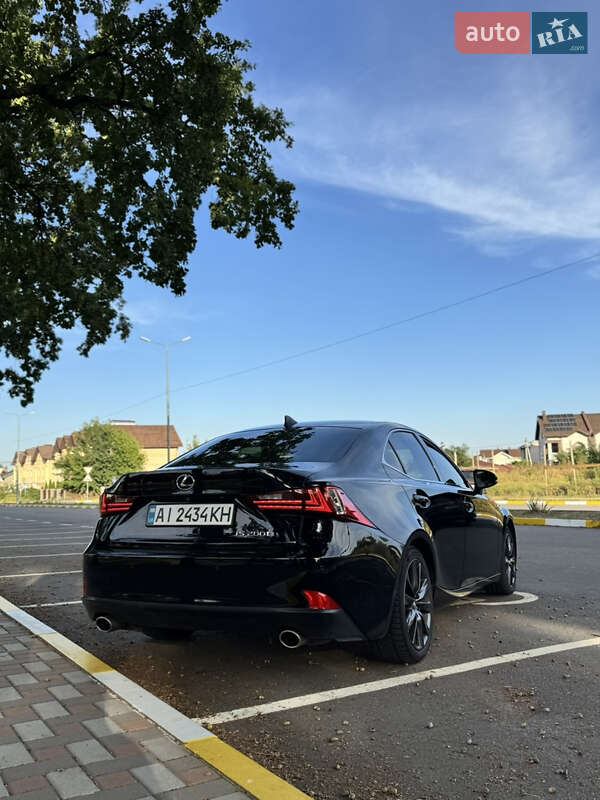 Седан Lexus IS 2015 в Киеве