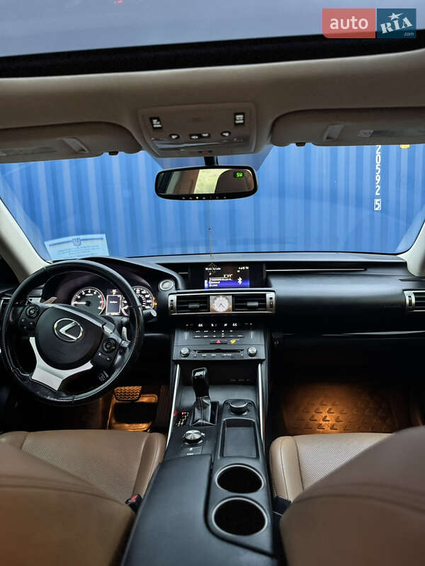 Седан Lexus IS 2015 в Киеве