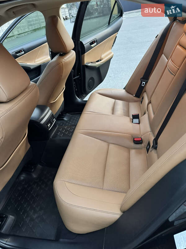 Седан Lexus IS 2015 в Киеве