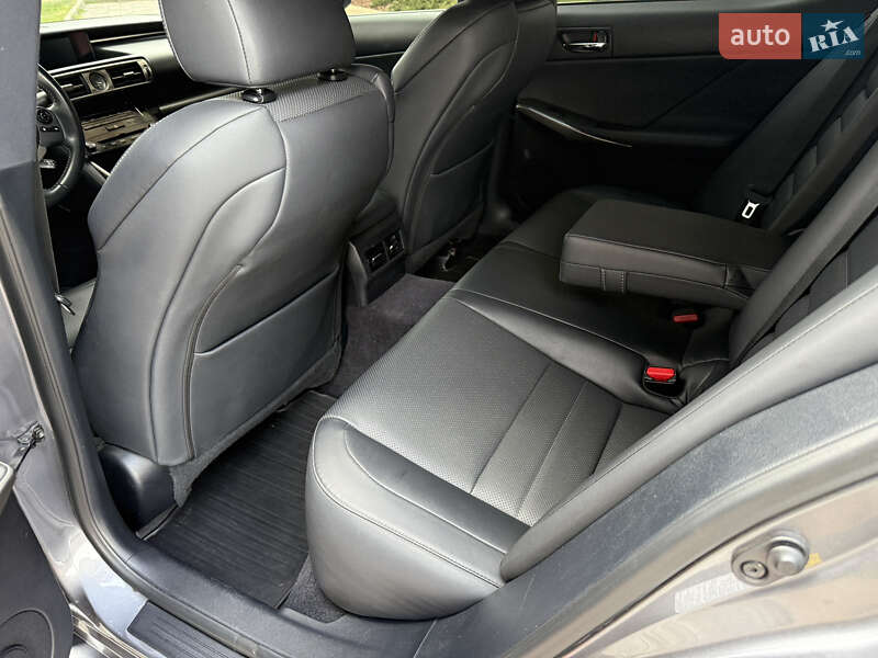 Седан Lexus IS 2013 в Киеве
