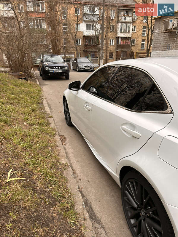Седан Lexus IS 2013 в Киеве
