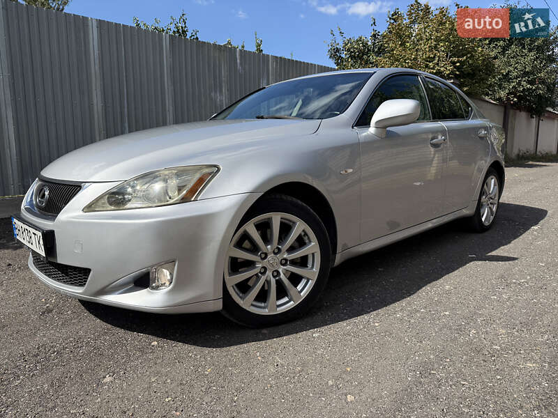 Седан Lexus IS 2005 в 