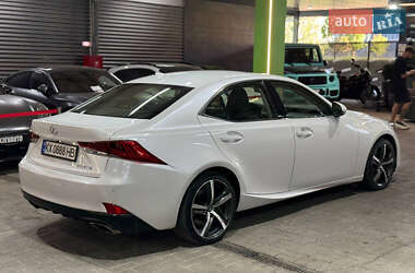 Седан Lexus IS 2017 в 
