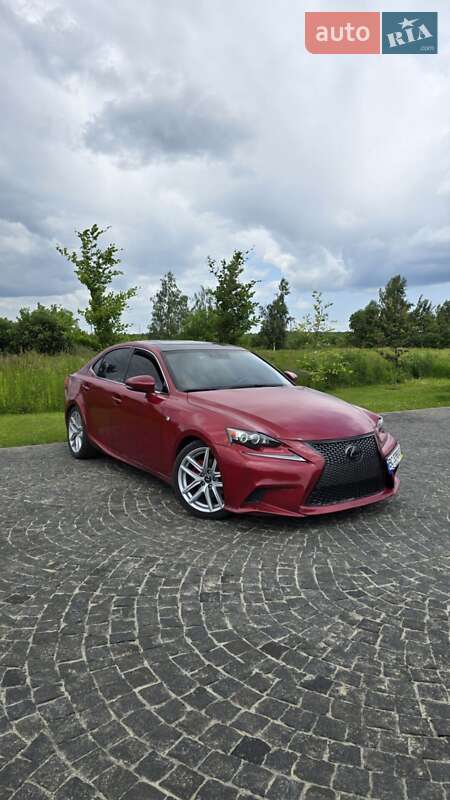 Седан Lexus IS 2015 в Львове