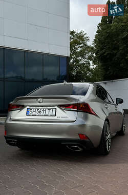 Седан Lexus IS 2017 в 