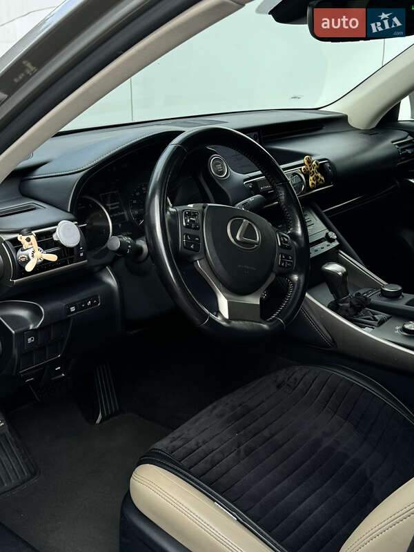 Седан Lexus IS 2017 в Одессе