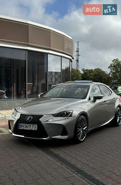 Седан Lexus IS 2017 в 