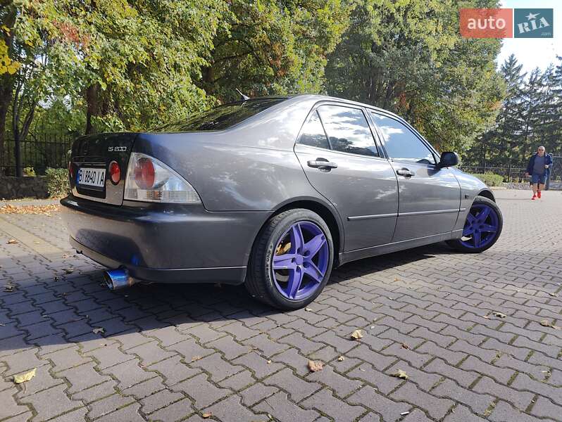 Седан Lexus IS 1999 в Миргороде